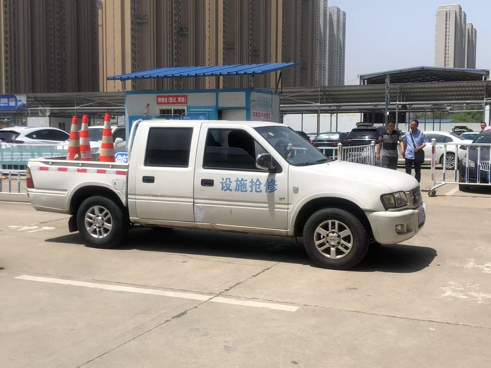 武汉市硚口区交警大队柴油轻卡车